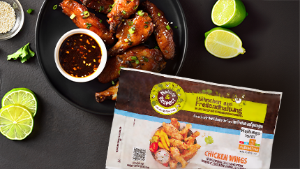 Free-range chicken wings with chilli lime sauce