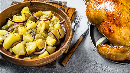 Knuspriges Freiland-Hähnchen & Kartoffelsalat